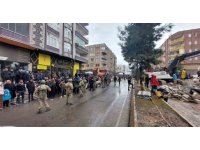 Mehmetçik deprem bölgesinde asayişi sağlama görevi de gerçekleştiriyor