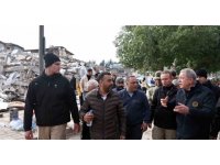 Bakan Akar ve Bakan Koca, Hatay’da kent merkezindeki arama kurtarma çalışmalarını inceledi