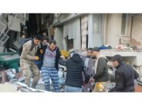 Antakya’da 3 kişi enkazdan sağ çıkarıldı