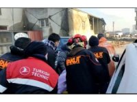 PAKUT enkazdan 3 kişiyi sağ olarak kurtardı