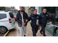 Otomobilin içinde kazayla eniştesini vurdu