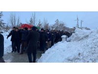 Depremde evden çıkmayı başaran genç öğretmen cami minaresinin altında kalarak can verdi