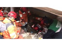 Hatay’da enkaz altındaki genç 37 saat sonra kurtarıldı