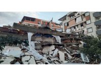 Depremde yıkılan apartmandan 3 çocuk sağ kurtarıldı