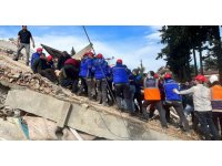 Antakya’da 35 saat sonra 2 kişi enkazdan sağ olarak çıkarıldı