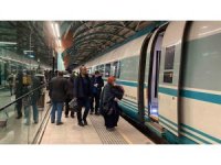 Sivas’ta YHT ilk yolculu seferinde depremzedeleri taşıdı