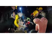 Hatay Akevler Mahallesi’nde Reşan Elmanur (32), gönüllü kurtarma ekiplerince enkaz altından sağ olarak kurtarıldı.