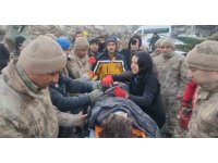 Hatay’dan sevindirici haber: 51 saat sonra 5 yaşındaki kız çocuğu sağ kurtarıldı