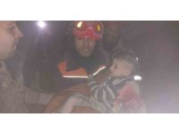 2’si çocuk 3 depremzede enkaz altından böyle kurtarıldı