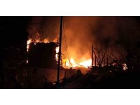 Kastamonu’da iki katlı ahşap ev yangında kullanılamaz hale geldi