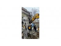 Baba ve oğlu 54 saat sonra enkazdan çıkarıldı