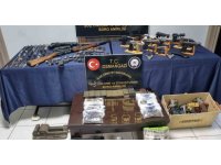 Bursa’da polis ekiplerince baskın atılan ev silah atölyesi çıktı