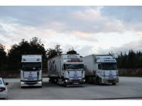 Denizli Büyükşehir Belediyesi’nin 24 yardım tırı deprem bölgesine gitti