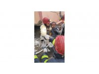 Madenciler enkazdan anne-baba ve 2 çocuğunu kurtardı