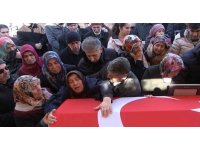 Deprem bir aileyi hayattan kopardı: Annenin feryadı yürekleri dağladı