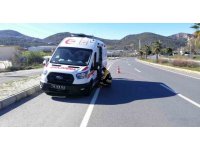 Deprem bölgesine giden ambulans Gazipaşa’da kaza yaptı