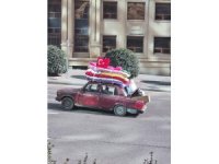 Bakü sokaklarında duygulandıran kare