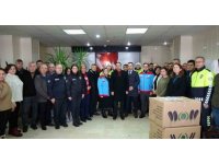 Bafra polisinden depremzedelere destek