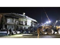 Depremde büyük yıkımın yaşandığı Nurdağı’nda arama kurtarma çalışmaları sürüyor