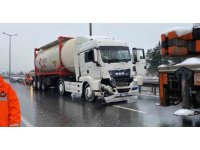Yola dökülen yağ kazaya sebep oldu, tanker kamyona çarptı: 1 yaralı