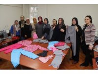 Yalova Belediyesi kursiyerleri depremzedeler için üretime geçti