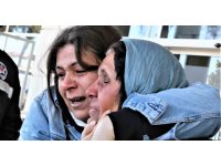 Depremden kurtulan anneye gözyaşları arasında karşılama