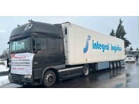 Deprem bölgesine yardım götüren tır sürücüsü hayatını kaybetti