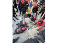 Depremin 62. saatinde enkazdan sağ olarak çıkartıldı