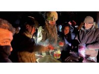 MSB, deprem bölgelerinde gece boyunca yemek dağıtımına devam ediyor