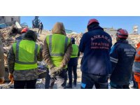 Ankara itfaiyesi K-9 dedektör köpekleri enkazlarda canlı arıyor