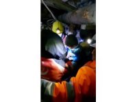 Adıyaman’da maden işçileri minik Ahmet’i enkaz altından böyle çıkardı