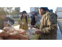 Mehmetçik, deprem bölgesinde 40 bin kişilik sıcak yemek ve 557 bin 600 kumanya dağıttı