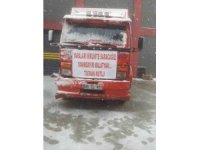 Afet bölgesine kamyonlarla yardım gönderiliyor