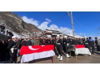 Kardeşi, yengesi ve yeğenini enkaz altından çıkartan uzman çavuş Esat Alkurt yaşadığı çaresizliği gözyaşları ile anlattı