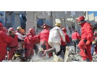 250 daireli rezidansın enkazından 81 saat sonra sağ çıkarıldı