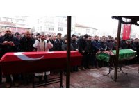 Depremde yaşamını kaybeden astsubay ve annesi toprağa verildi