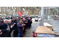 Depremde göçük altında kalan anne ve kızı toprağa verildi
