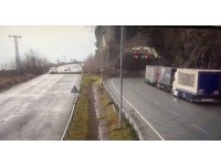 Artvin’de Kopmuş Tüneli girişindeki heyelan kameralara saniye saniye yansıdı