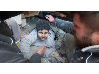 Van AFAD, iki kardeşi 84 saat sonra enkazdan sağ çıkardı