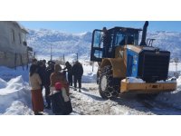 Karda mahsur kalan hamile kadın, belediye ekipleri tarafından kurtarıldı