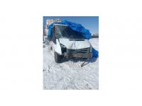 Deprem bölgesine yardım malzemesi götüren Tosyalı esnaf kazada yaralandı