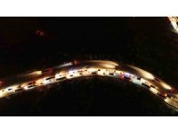 Hatay’a yardıma giden araçlar kilometrelerce kuyruk oluşturdu