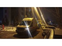 Bunalımda olan şahıs, evdeki eşyalarını camdan attı