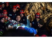 Hatice depremden 92 saat sonra kurtarıldı, el sallayarak çıktı