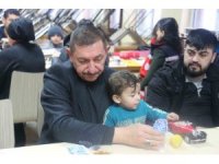 Başkan Vidinlioğlu, depremzede aileleri ziyaret etti