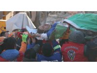 Diyarbakır’da 101 saat sonra anne ve oğlu kurtarıldı