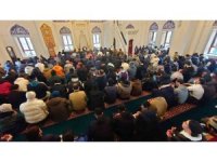 Tokyo Camii’nde depremde hayatını kaybedenler için gıyabi cenaze namazı