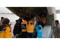 Mehmetçik Adıyaman’da kurtarılan depremzedeleri Ankara’ya ulaştırdı