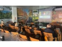 Depremzede çocuklara çizgi film izletildi