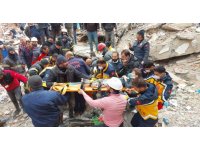 Gaziantep’de 106 saat sonra 3 kişi sağ olarak böyle çıkarıldı